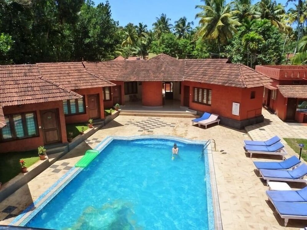 Deshadan Cliff And Beach Resort Varkala 40/50