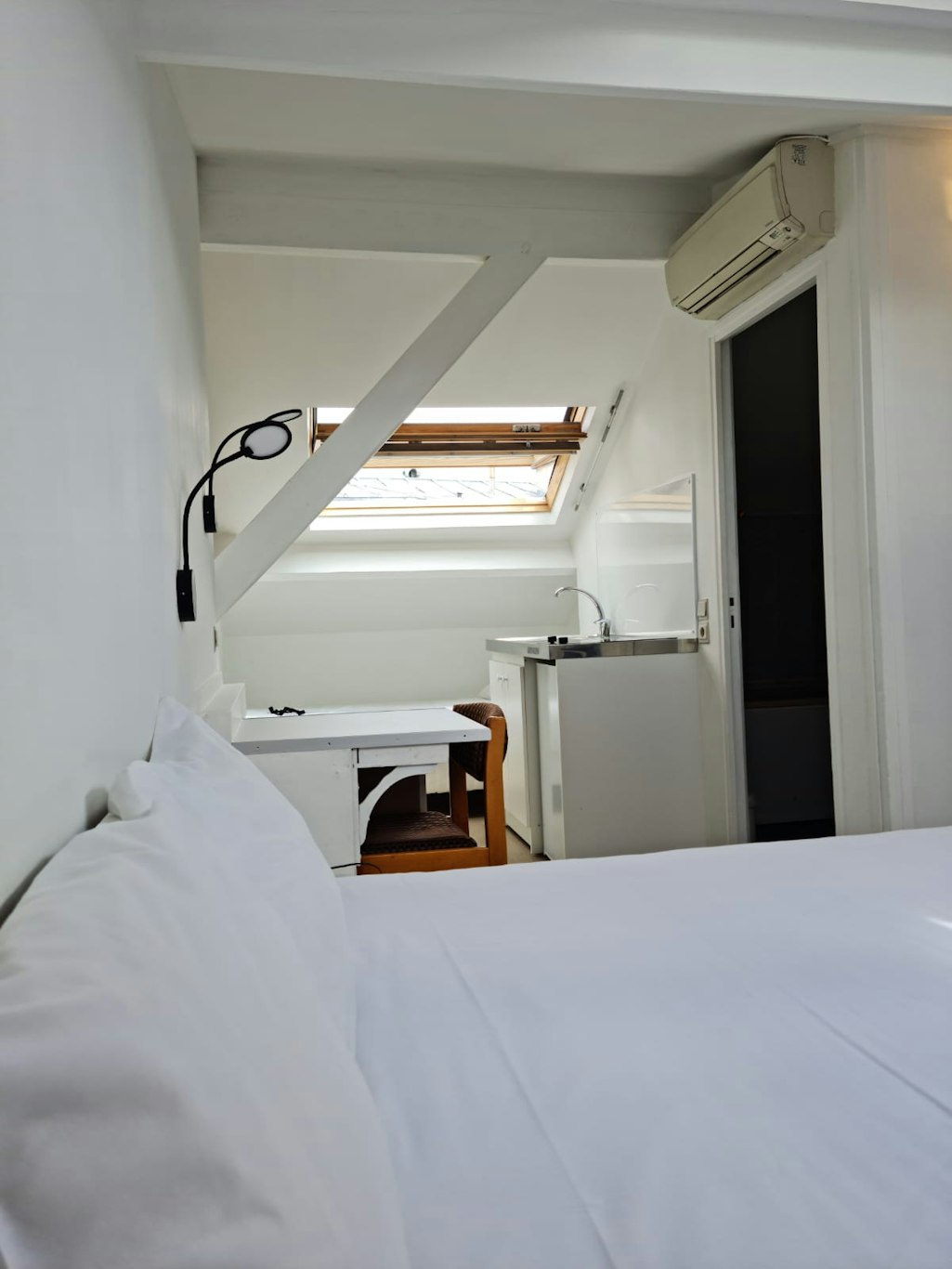 PANAM HOTEL PARIS GAMBETTA (ex Superhotel) 25/50