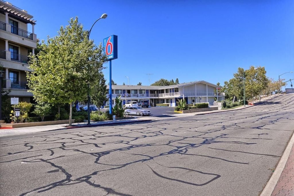 Super 8 by Wyndham Walnut Creek 26/35