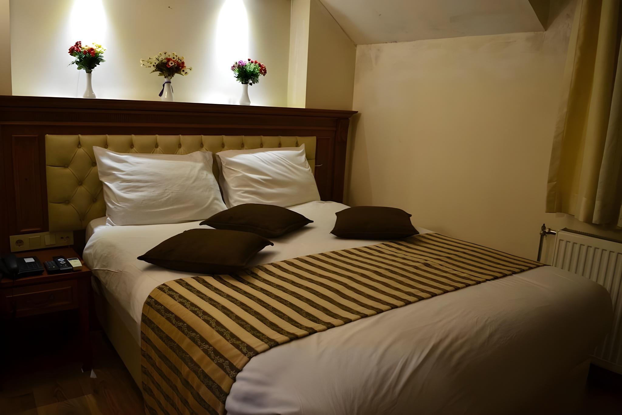 Budget, Single, 2 Double Beds
