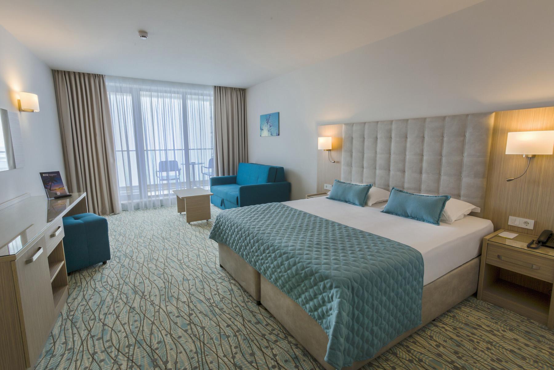Standard, Side Sea View, Balcony or Terrace