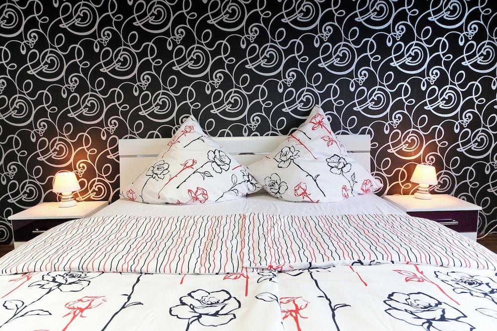 DELUXE, SUITE, APARTMENT, TRIPLE
