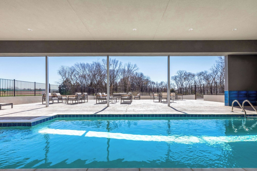 Hawthorn Extended Stay by Wyndham DeSoto 10/23