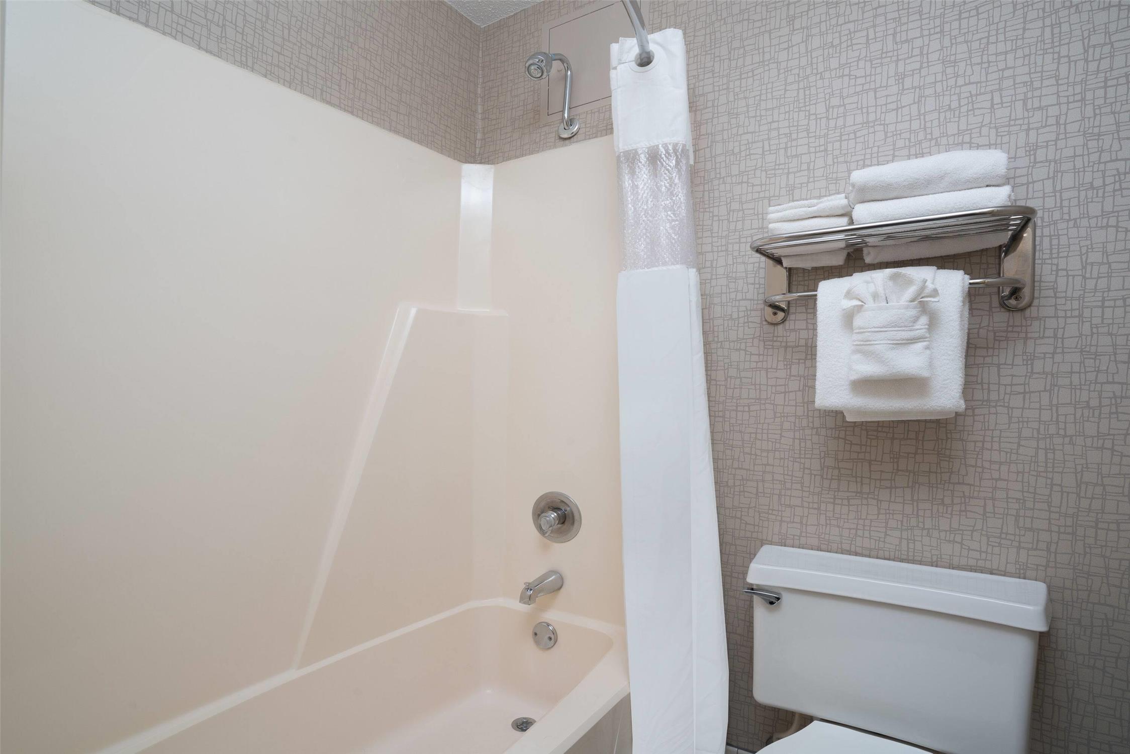 Days Hotel By Wyndham University Ave Se 16/16