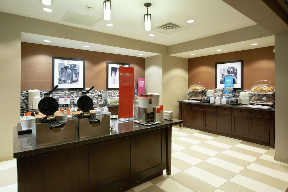 Hampton Inn & Suites I-35/ Mulvane 7/51