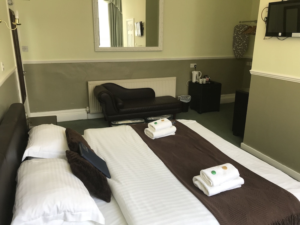 Kempfield House Hotel 8/50