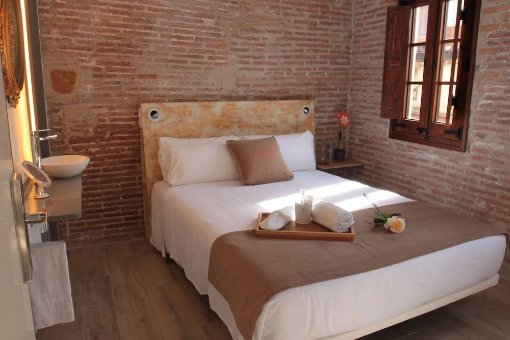 Deluxe, Double Bed