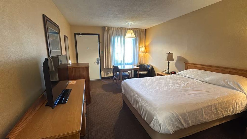 Sundowner Inn Forsyth I 94 23/62