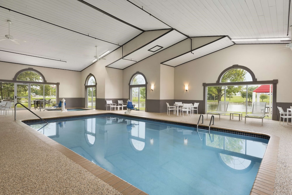 Country Inn & Suites By Radisson, Ankeny, IA 3/40