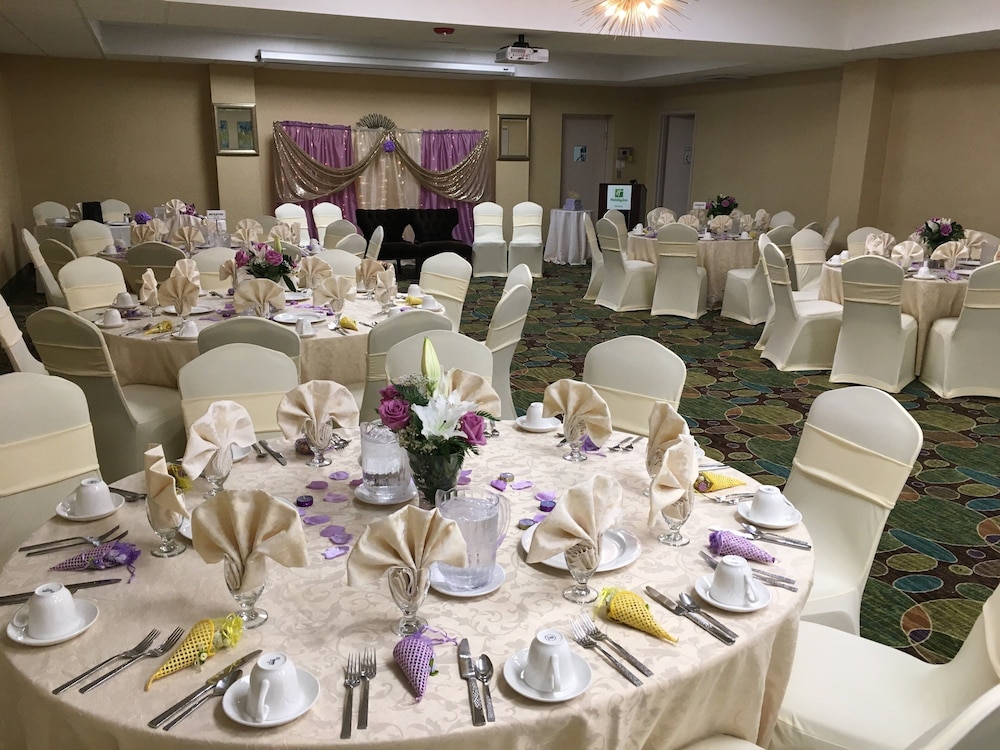 Holiday Inn Westbury-Long Island 53/64