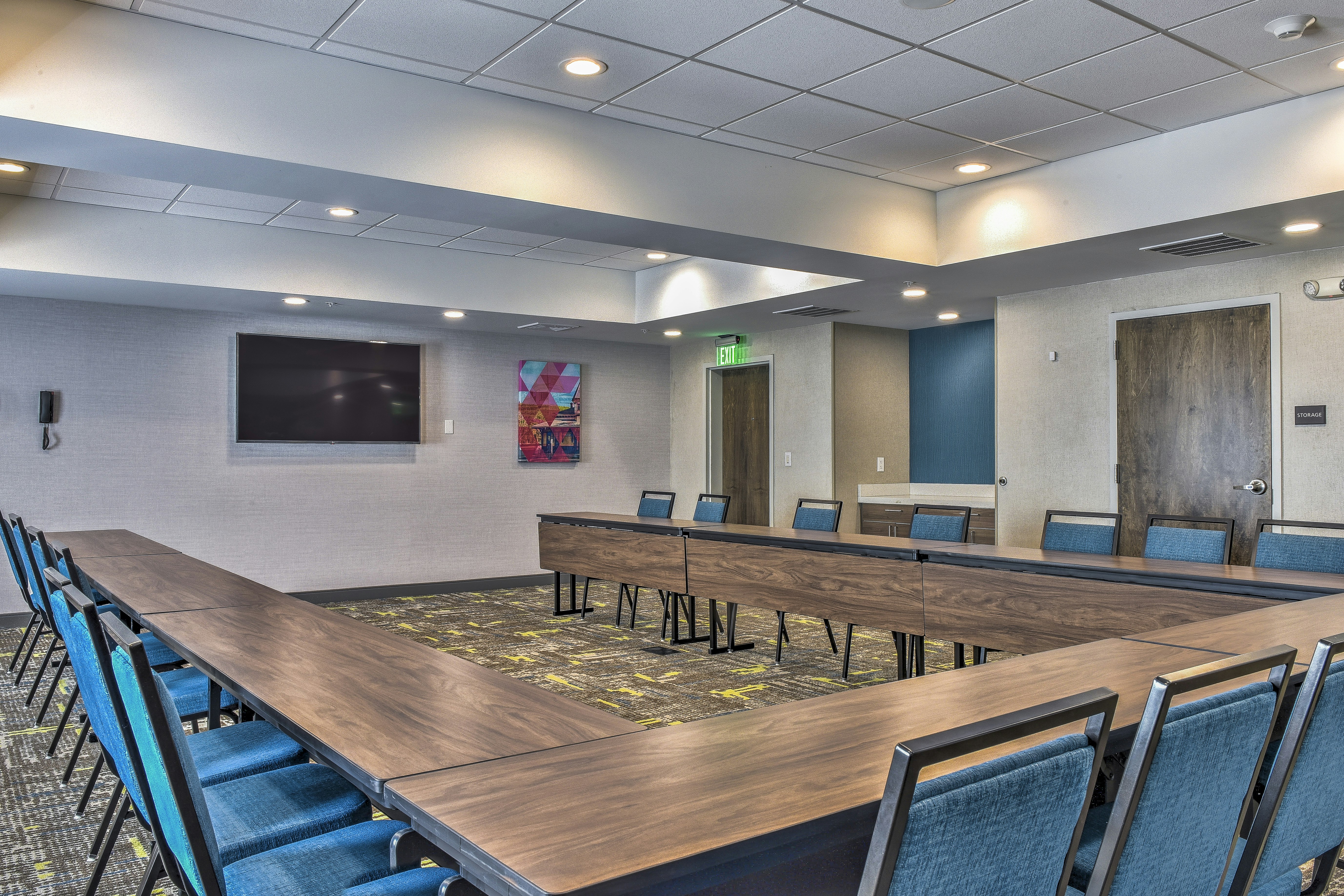 Hampton Inn and Suites Keene 37/47