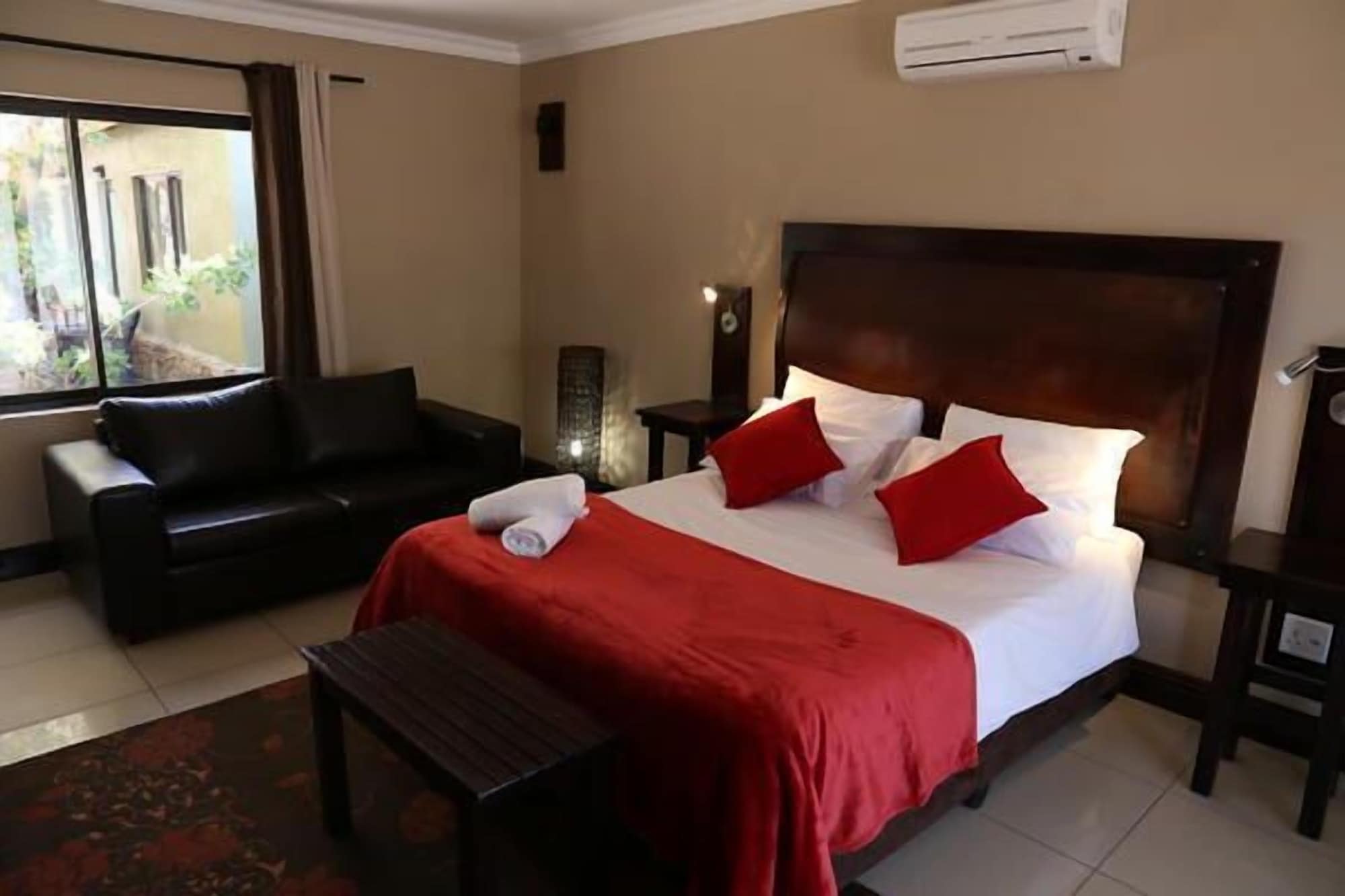 1 BEDROOM, BUSINESS