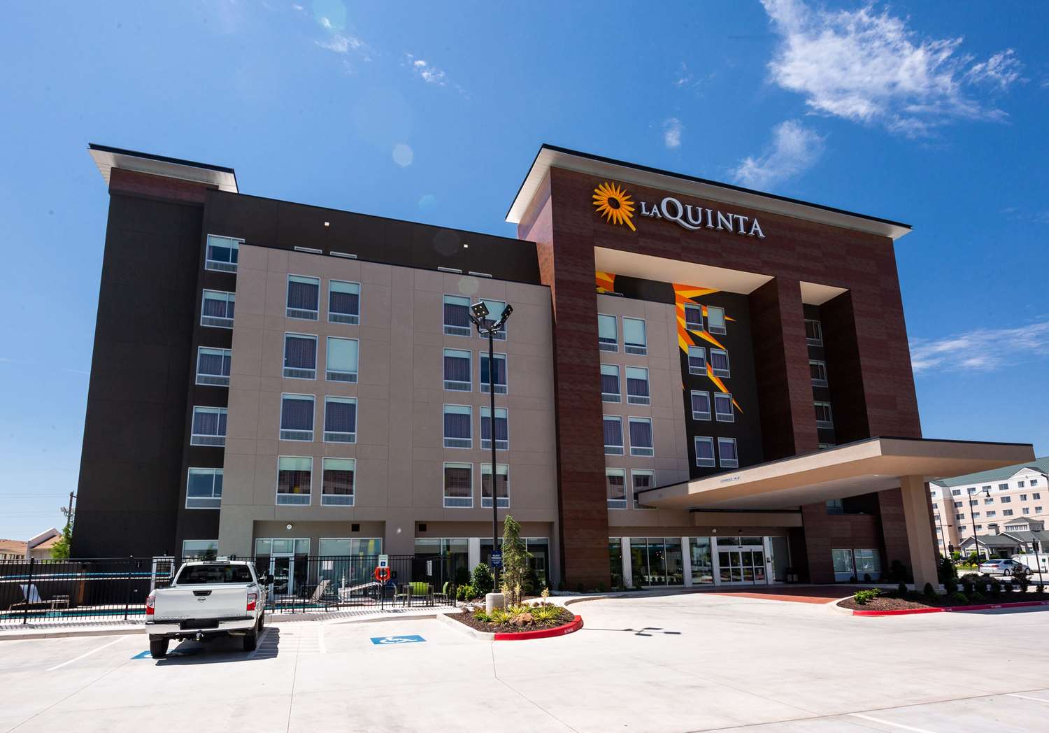 La Quinta Inn & Suites by Wyndham Oklahoma City Airport 3/50
