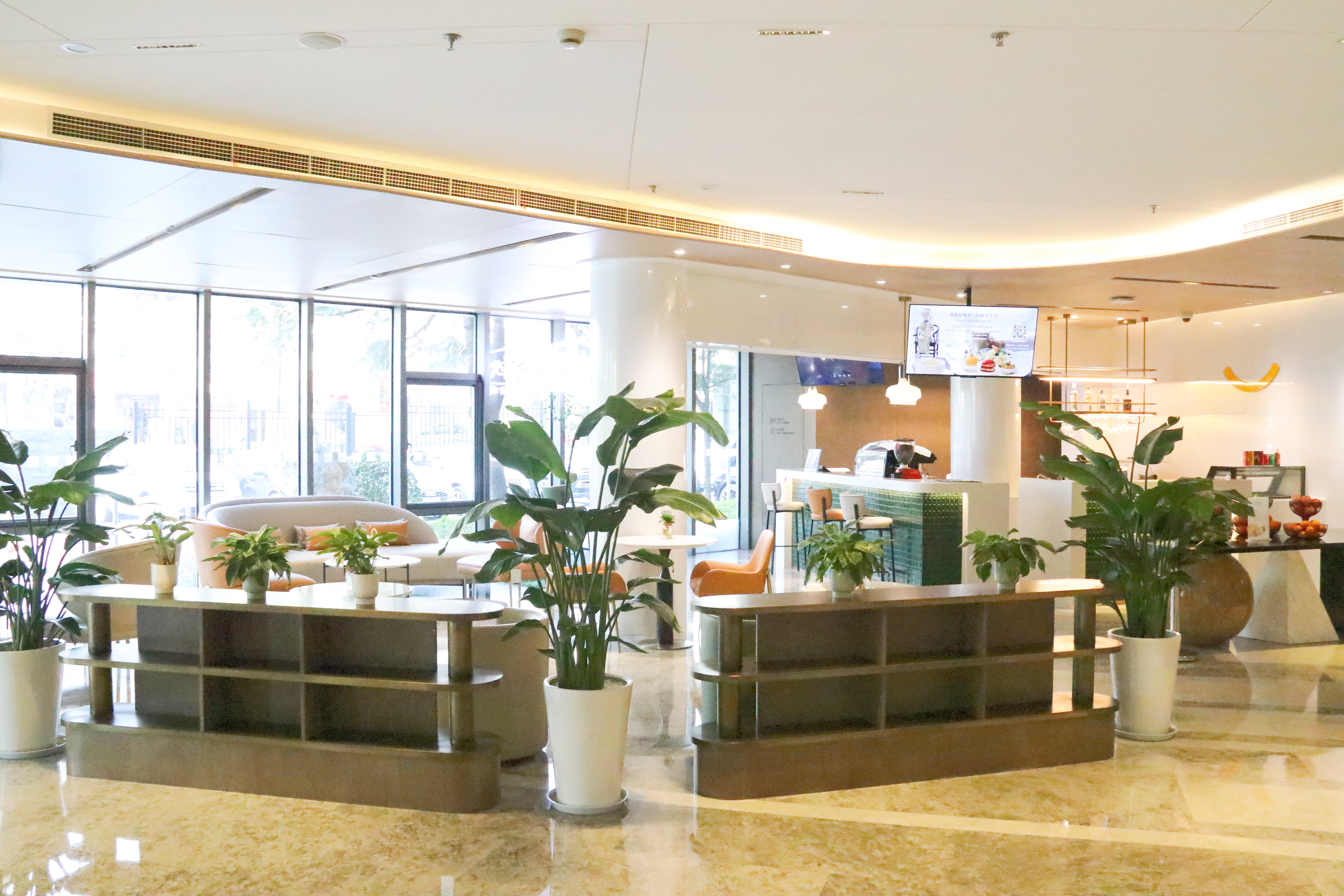 Holiday Inn Shanghai Huaxia 10/50