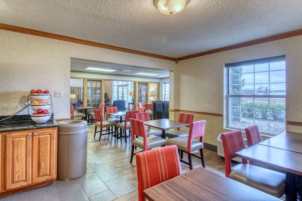 Comfort Inn Fond Du Lac 37/44