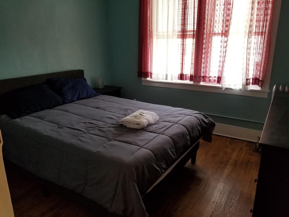 Hamtramck Hostel 5/33