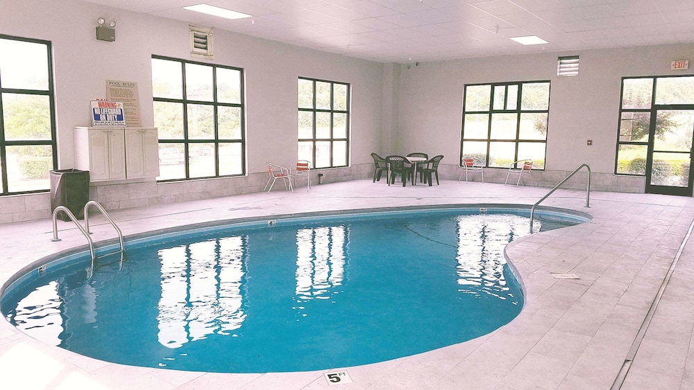 La Quinta Inn & Suites by Wyndham Knoxville North I-75 1/58