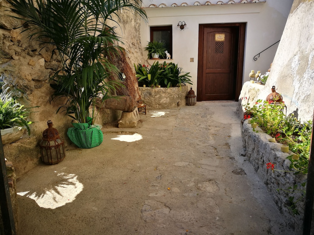 Badia Santa Maria De' Olearia 59/66