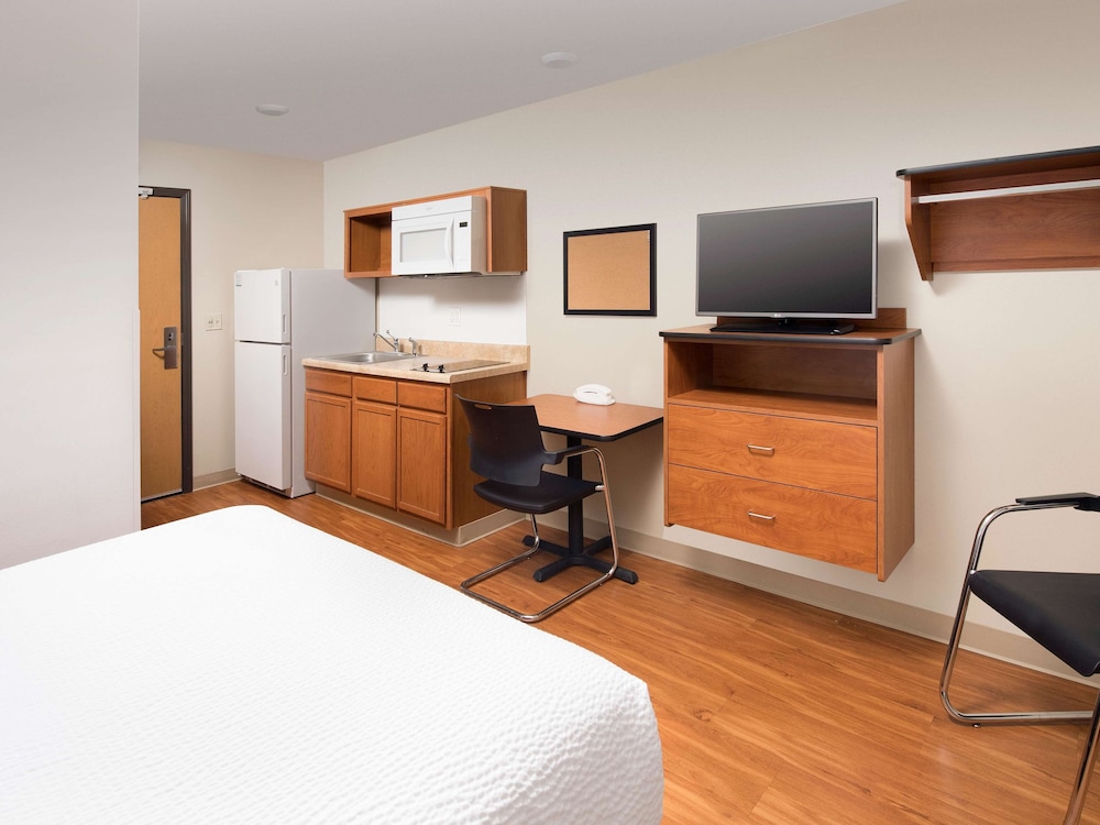 WoodSpring Suites Colorado Springs 27/47