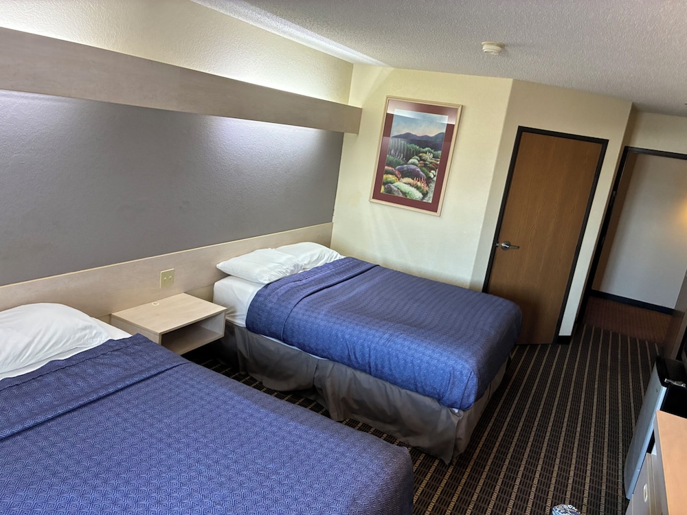 غرفة أساسية بسريرين كوين، Travelodge by Wyndham Chadron 2/7