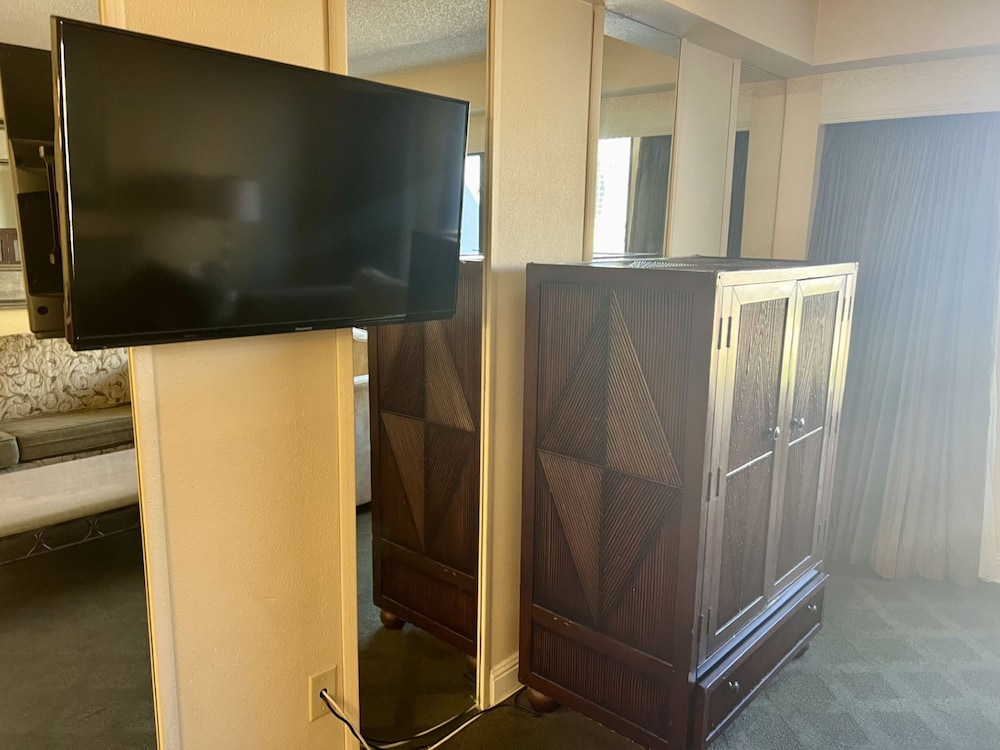 Jockey Resort Suites Center Strip 13/73