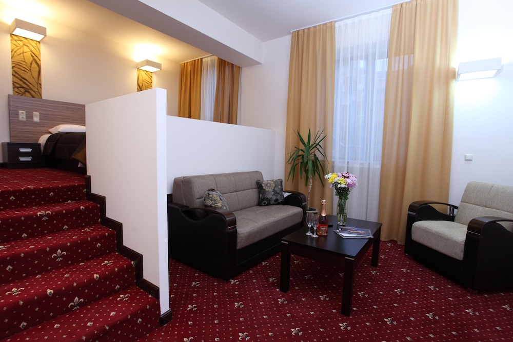 Cascade Hotel 30/46