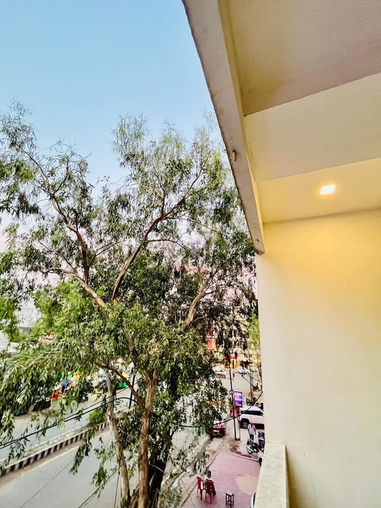 PATHIK HOTEL 25/32