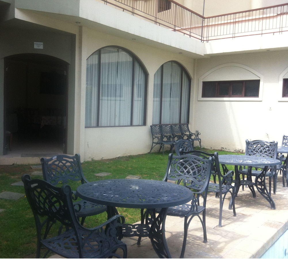 El Prado Hotel 33/36