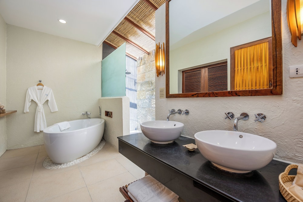 Bluewater Maribago Beach Resort 50/50