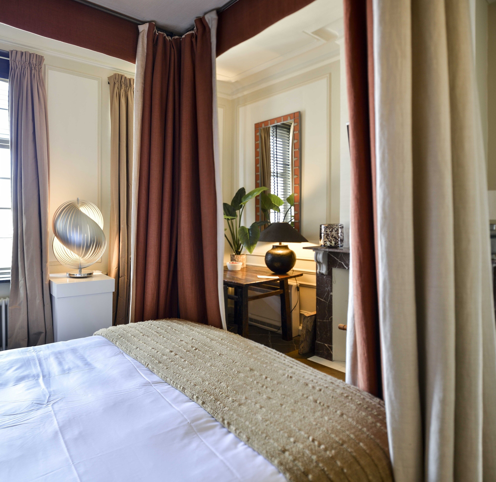 DELUXE, DOUBLE BED