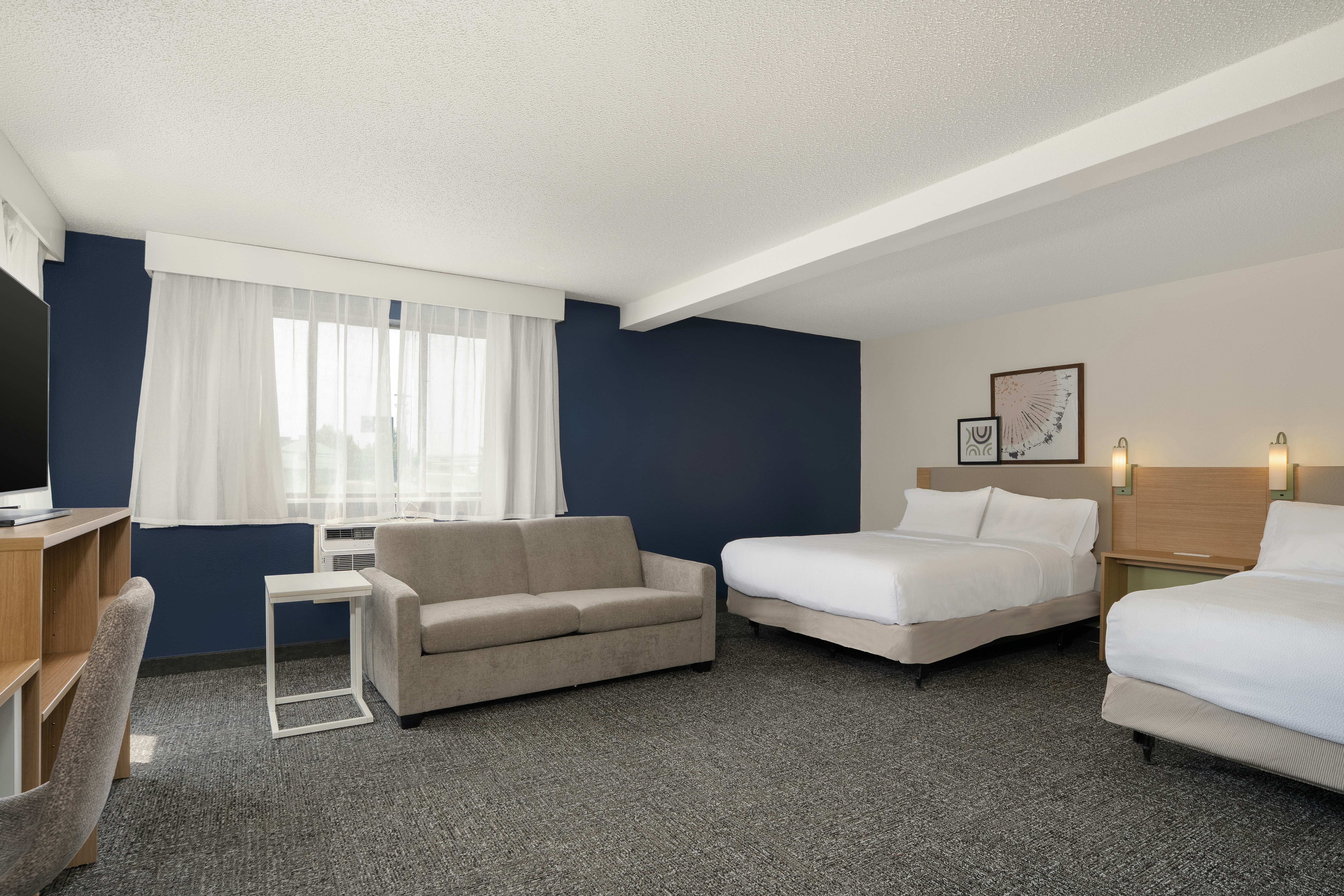 ROOM, 2 QUEEN BEDS, SOFA