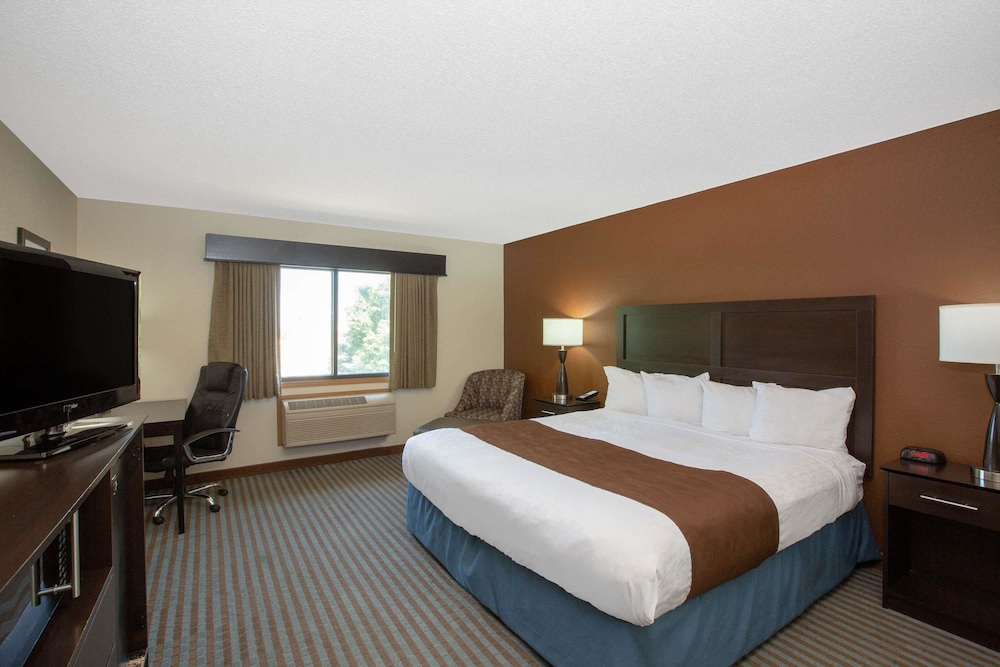 PREMIER, SUITE, KING BED