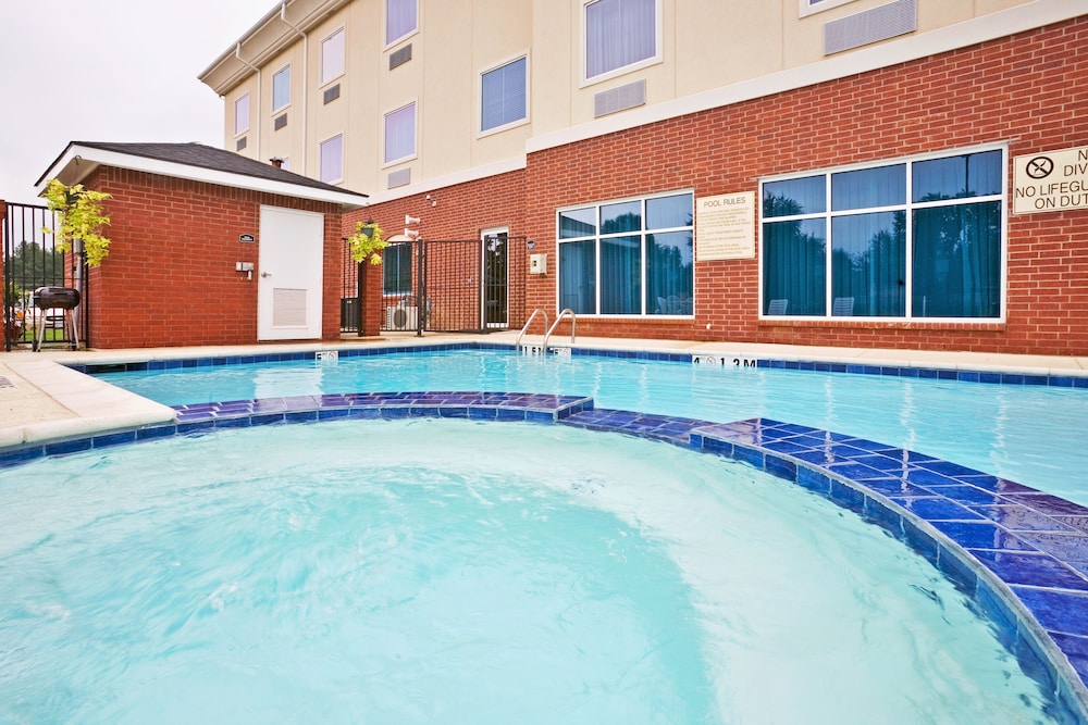 Holiday Inn Express Suites New Boston 5/51