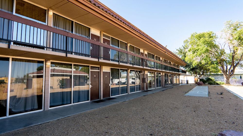 Motel6 Victorville, CA - Civic Center / Route 66 49/60