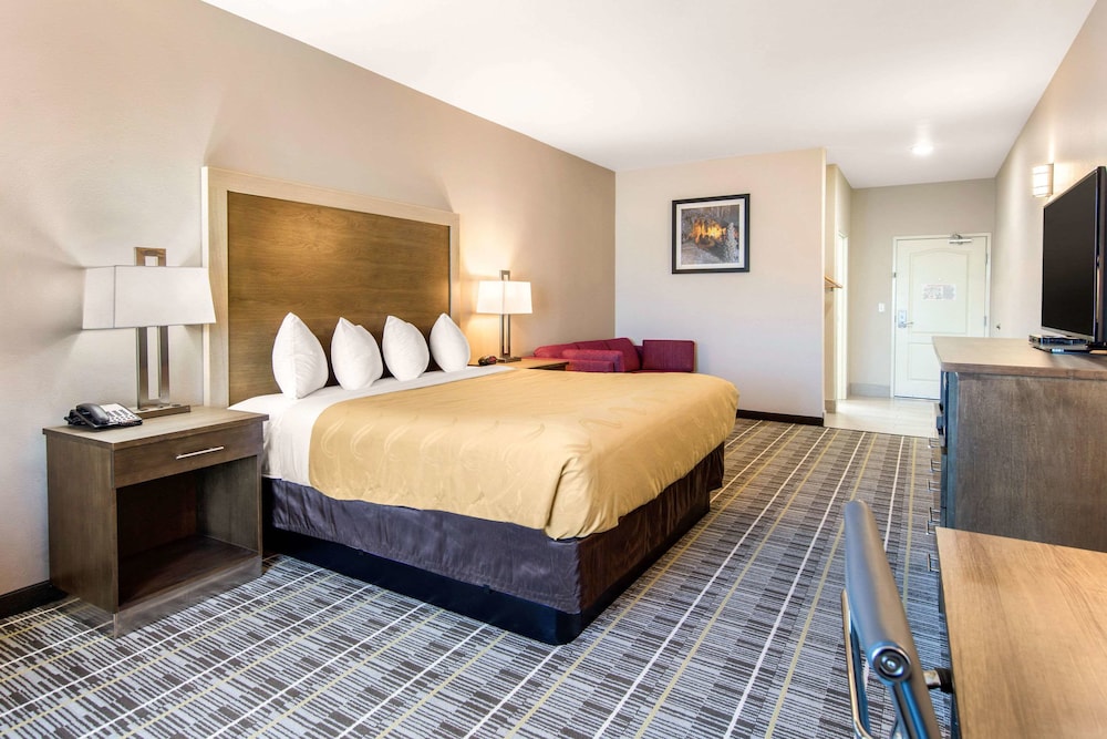 Quality Inn & Suites Carlsbad Caverns Area 20/44