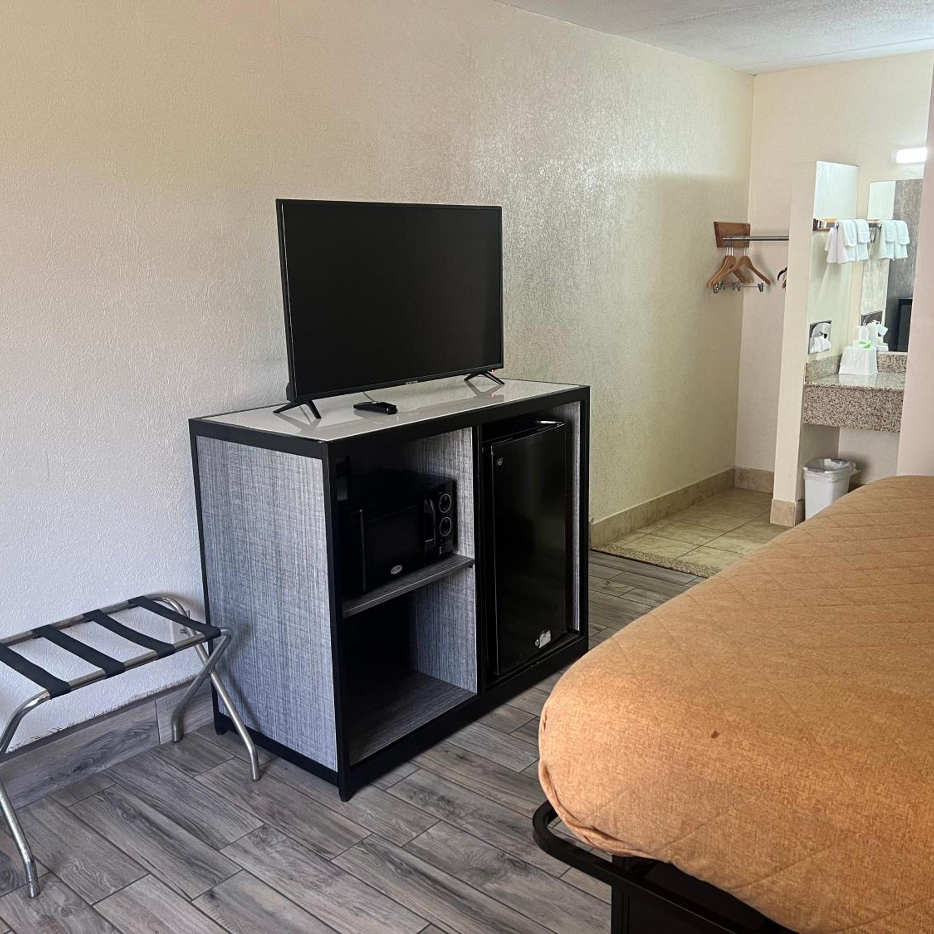 Americas Best Value Inn Tillmans Corner Mobile 26/36