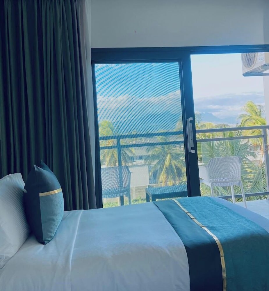 GARDEN, TWIN BEDS, OCEAN VIEW