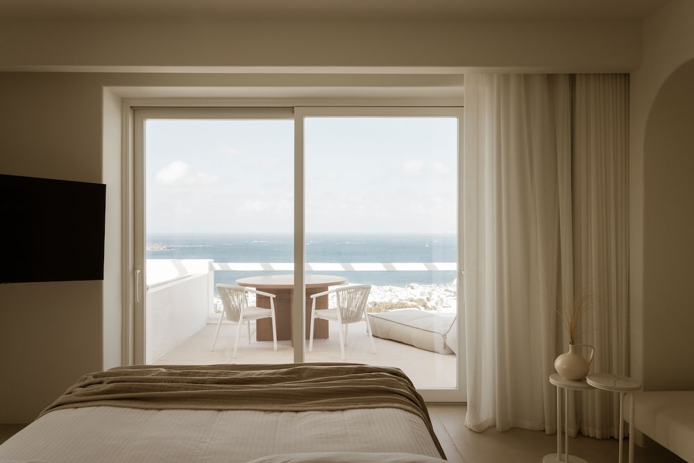 SIGNATURE, SUITE, SEA VIEW, JETTED TUB