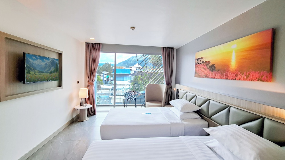 Deluxe Twin Balcony Mountain View 6/10