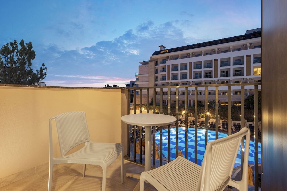 Villa Sunflower Beach Hotel 6/50