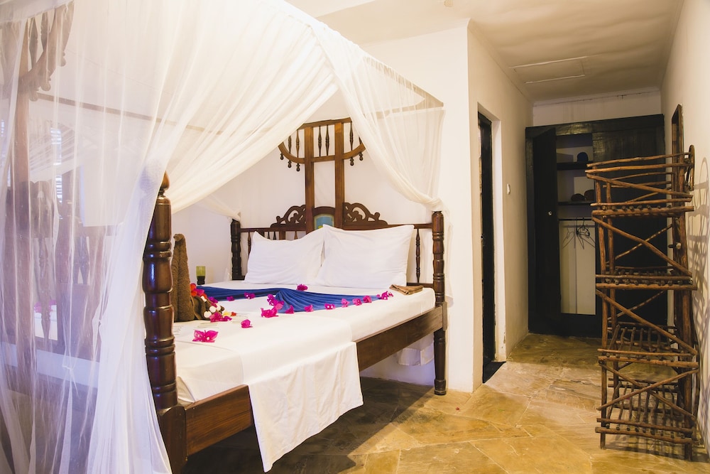 Moonshine Uroa Boutique Hotel 19/50