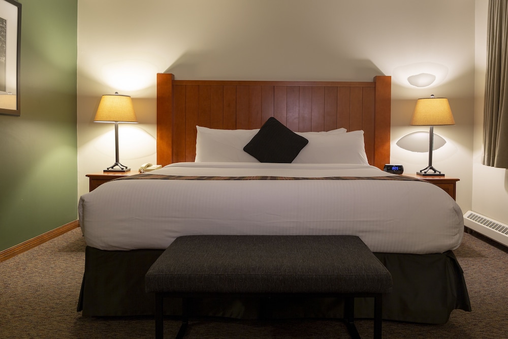 غرفة قياسية بسرير كوين، WHISTLERS INN 2/3