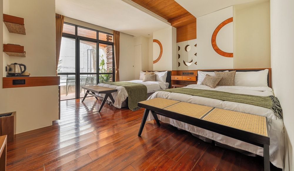 ROOM, QUADRUPLE, BALCONY