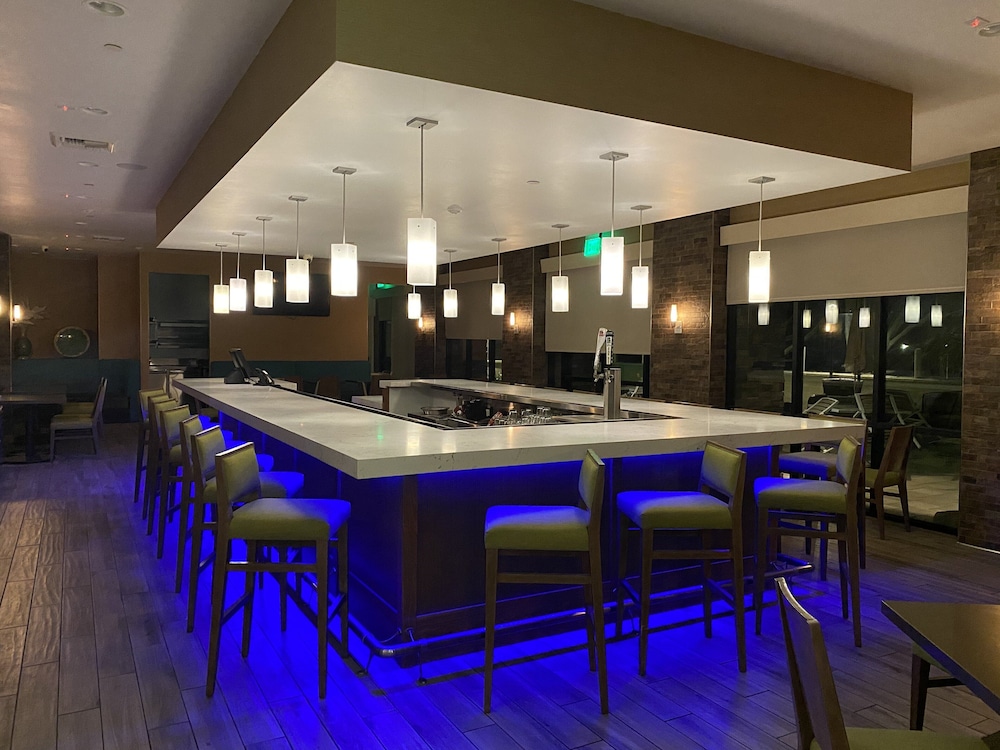 Holiday Inn Diamond Bar 48/58