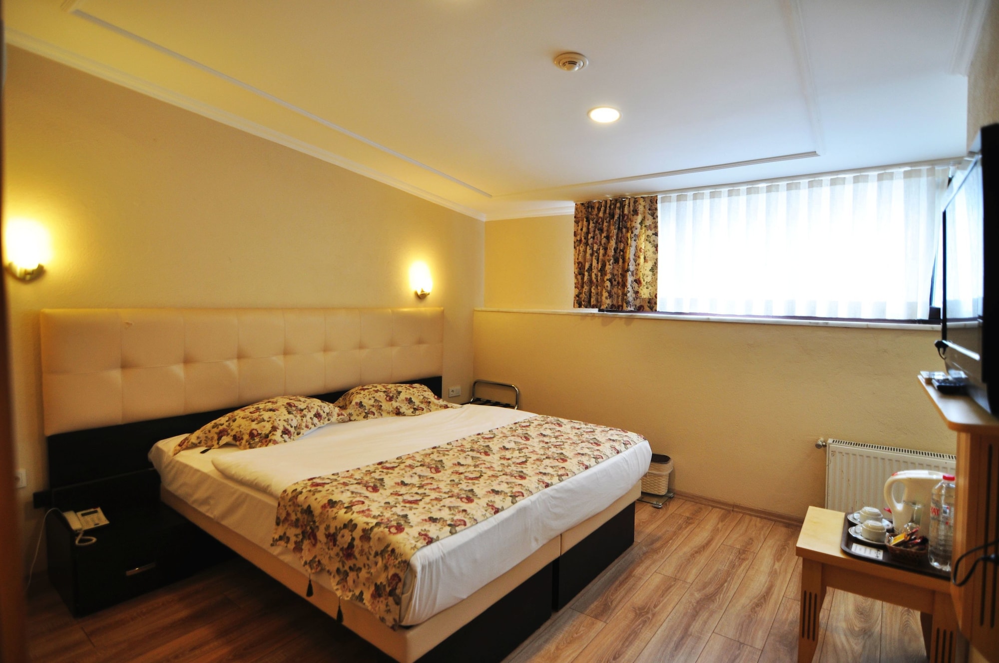 ECONOMY, DOUBLE OR TWIN BED