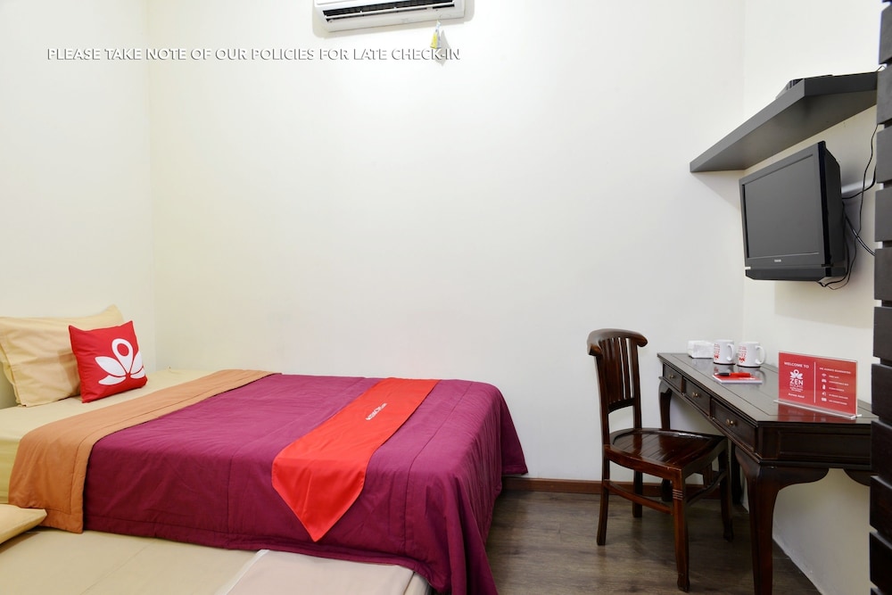 ZEN Rooms Anggrek Loka BSD 15/35