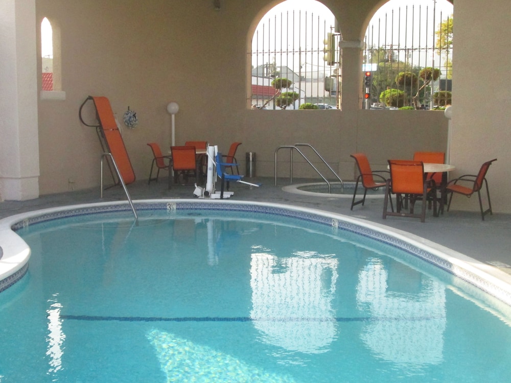 Best Western Pasadena Royale Inn & Suites 8/39