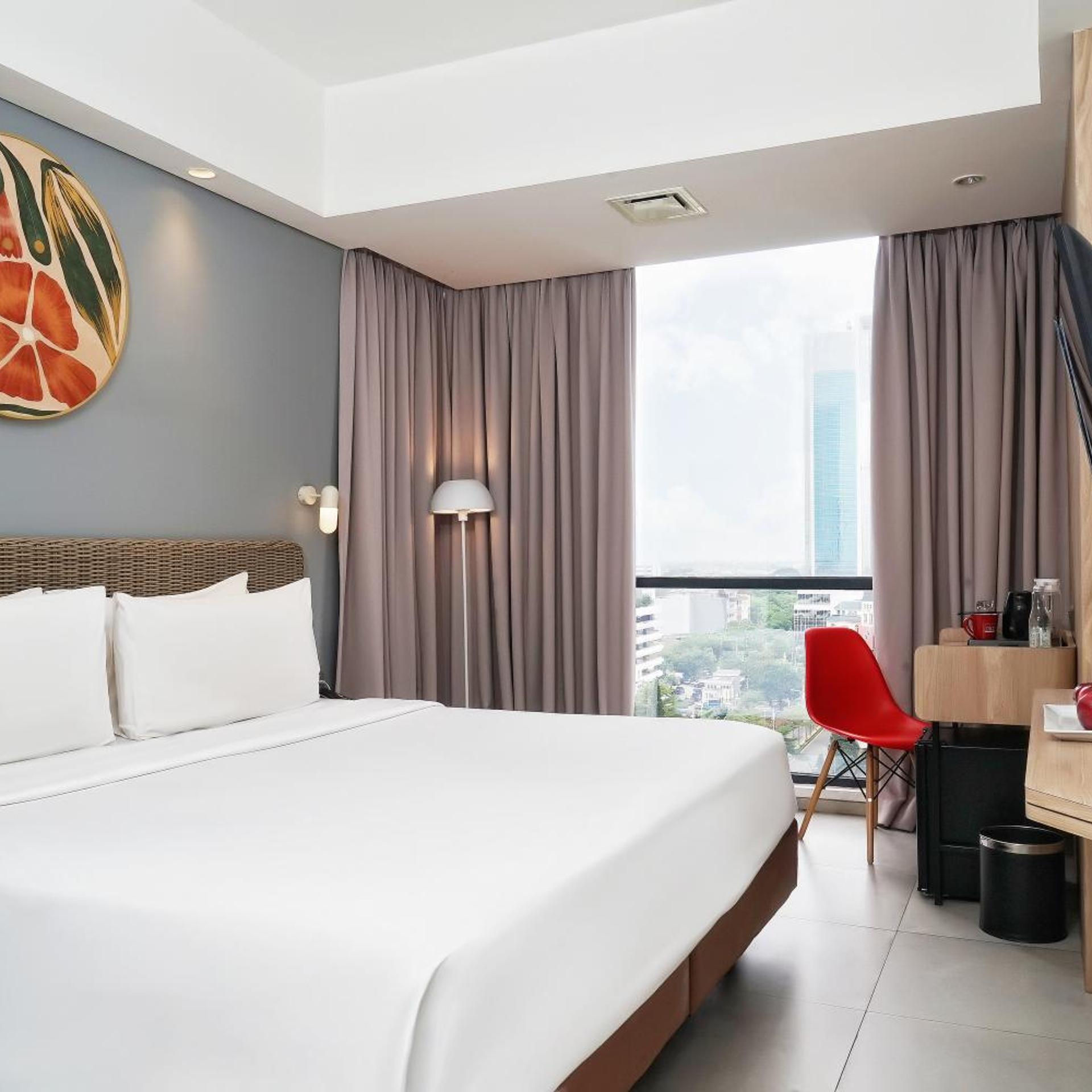 DELUXE, DOUBLE OR TWIN BED, CITY VIEW