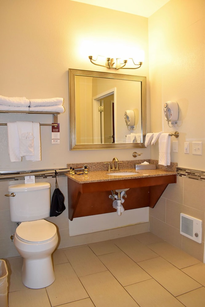 Best Western Plus Easton Inn & Suites 4/30