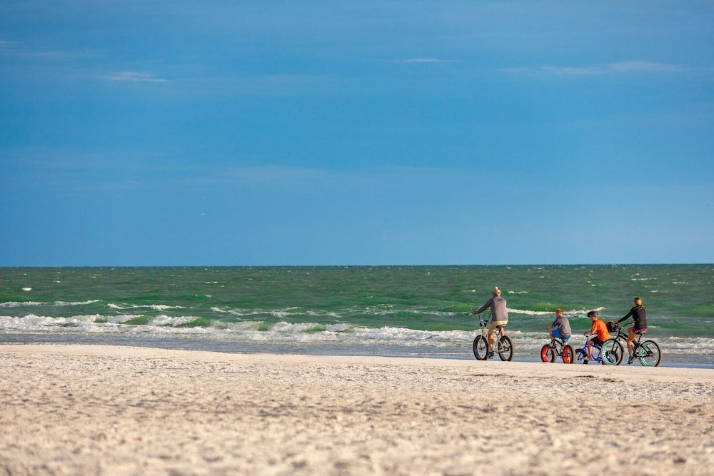 Grand Shores West 53/72